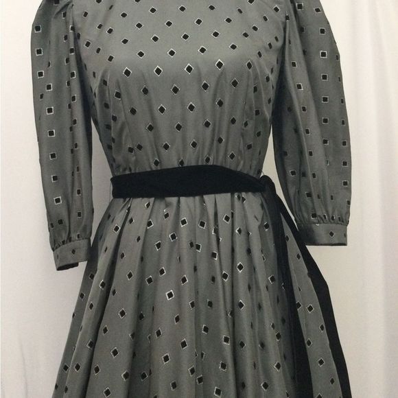 Vintage Sir Edwin Hardy Amies formal dress. Deep gray and black velvet size uk 9 - Picture 6 of 7